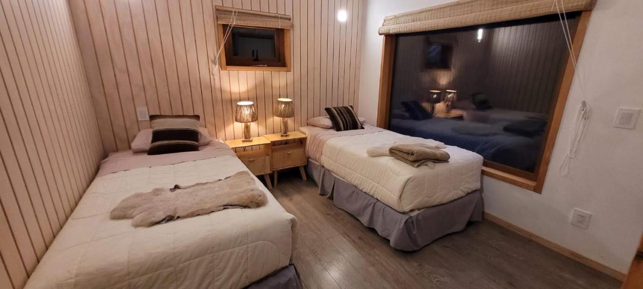 Cabana En Laguna Azul Patagonia Bagual Villa Torres del Paine National Park Luaran gambar